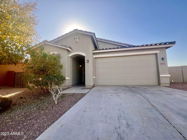 9437 W Jones Avenue - Photo 1