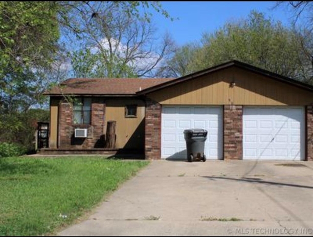 906 Nw A Street - Photo 1