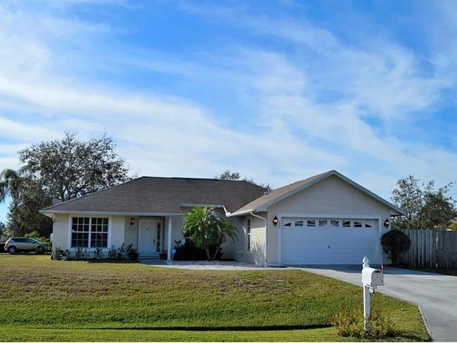 102 Sw Glenwood Drive - Photo 1