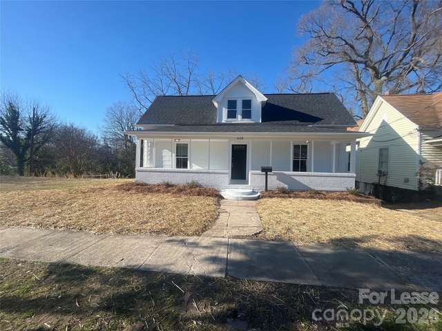 608 S Yadkin Avenue - Photo 1