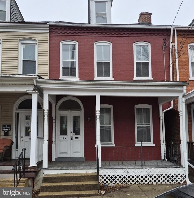 137 E New Street - Photo 1
