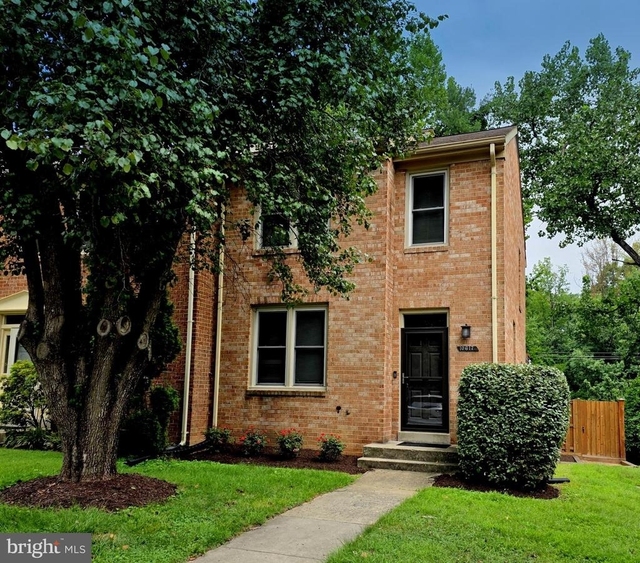 10617 Pine Haven Terrace - Photo 1