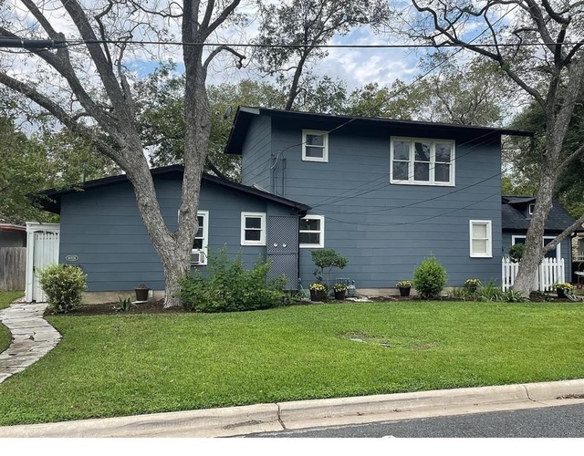 1402 Laurel St - Photo 1