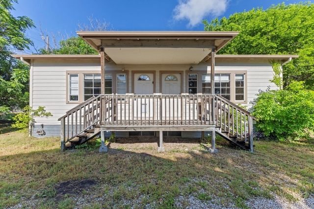 108 W Austin St - Photo 1