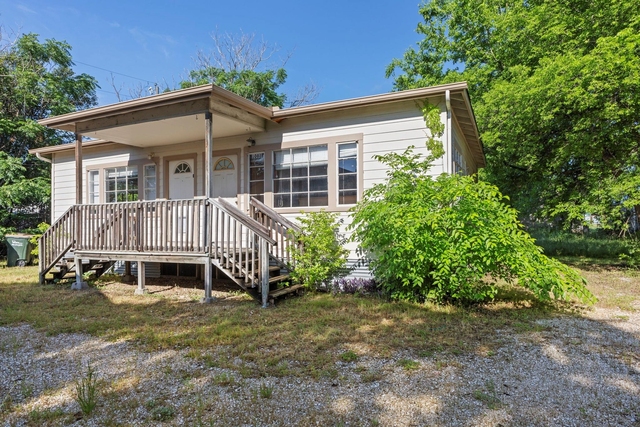 108 W Austin St - Photo 1