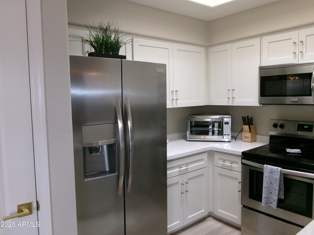 9151 W Greenway Road - Photo 1