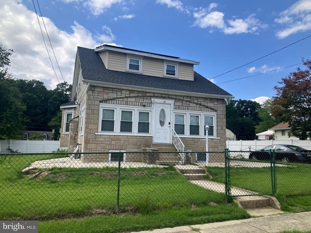 607 2nd Ave, Unit B - Photo 1