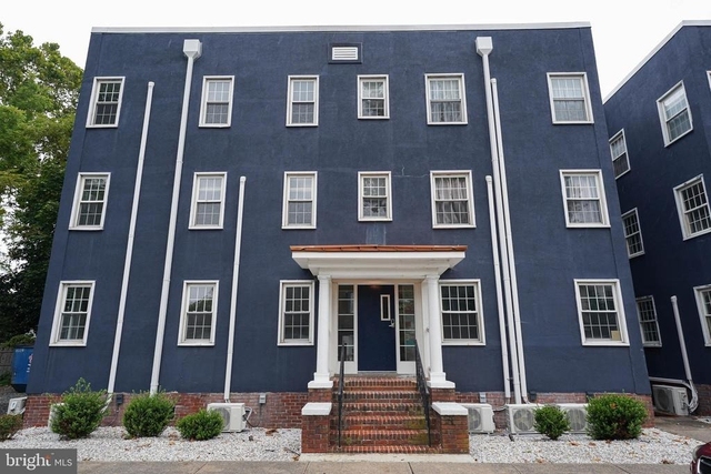 308 N Division Street - Photo 1