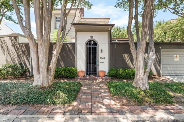 1202 Hawthorne Street - Photo 1