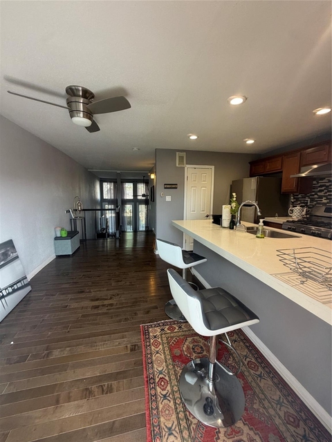 702 N Holiday Drive - Photo 1