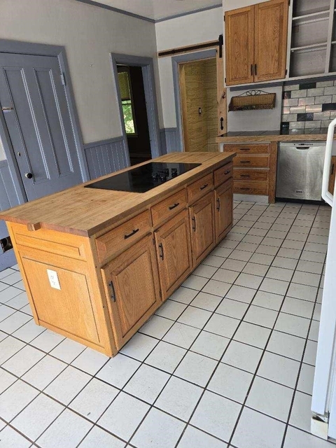 8 Main - Photo 1