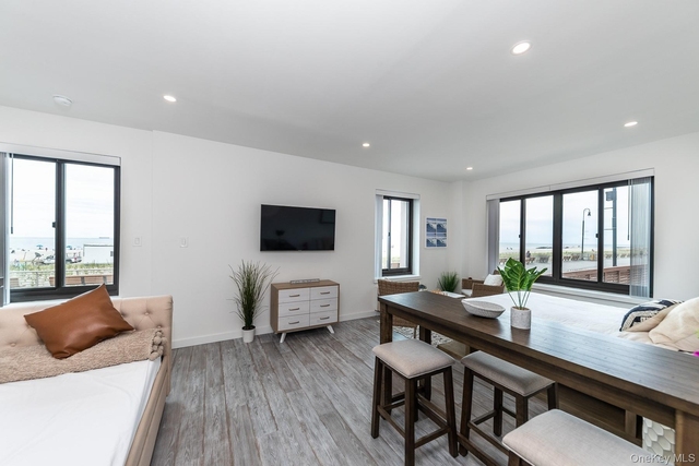 100 W Broadway - Photo 1