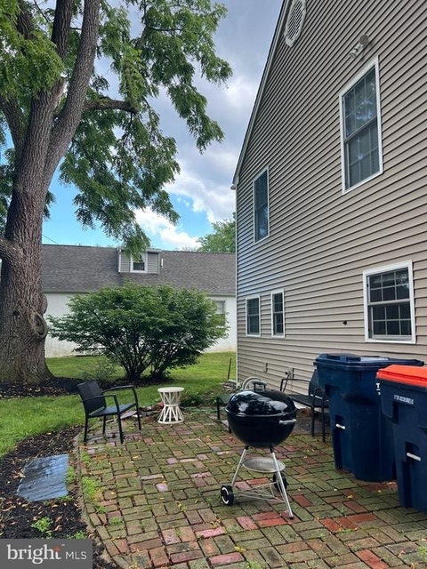 39 Van Leer Avenue - Photo 1