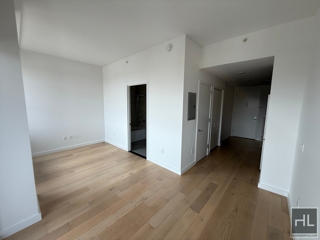 Northern Boulevard - Photo 1