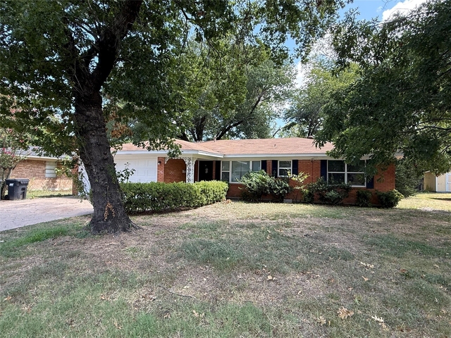 1915 Fairfax Drive - Photo 1