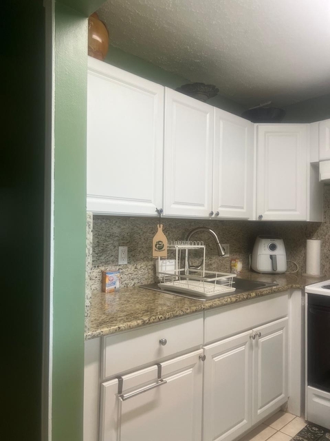 102 Sheffield E - Photo 1