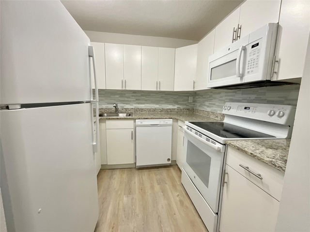 9517 Fontainebleau Boulevard - Photo 1