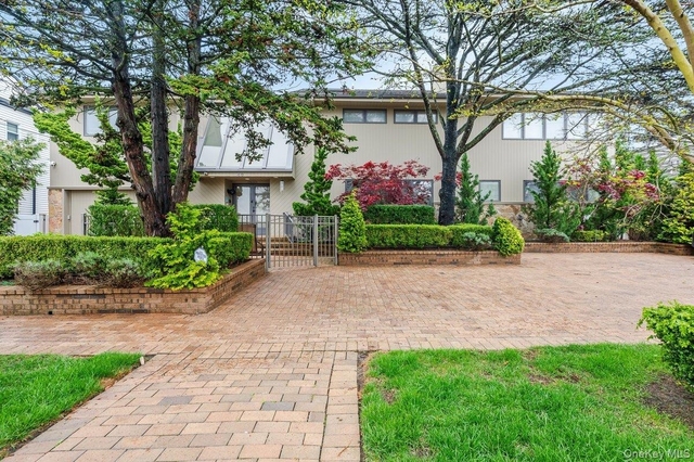 40 Cayuga Avenue - Photo 1