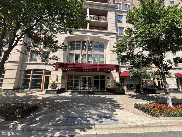 888 N Quincy Street - Photo 1
