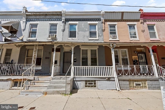 2511 W Oakdale Street - Photo 1