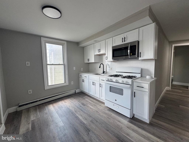 242 N Broadway - Photo 1
