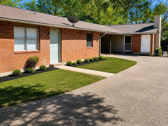 415 Thelma Dr - Photo 1