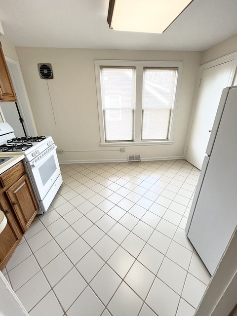 1310 Wilmette Avenue - Photo 1