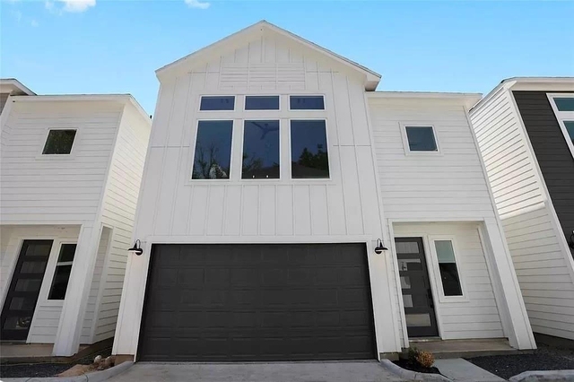 105 W Whitney Street - Photo 1