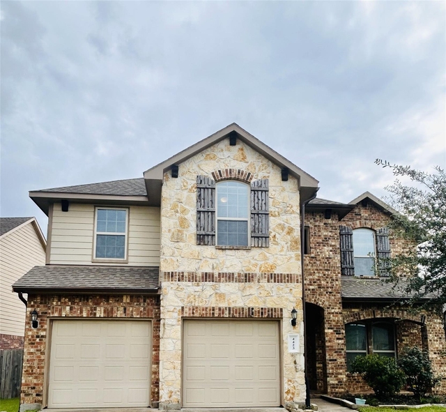 4423 Fenetre Forest Street - Photo 1