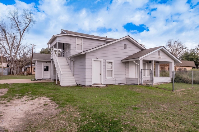 200 W Caroline Street - Photo 1