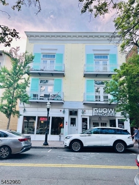 13 North Union Avenue - Photo 1