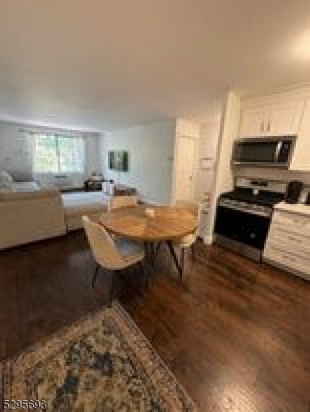 909 Thoreau Ct - Photo 1