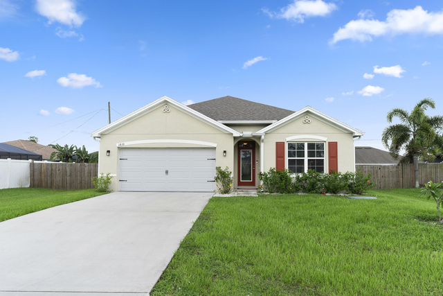 1810 Sw Capehart Avenue - Photo 1