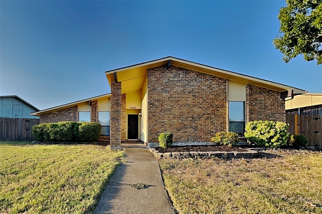 4644 Ringgold Lane - Photo 1