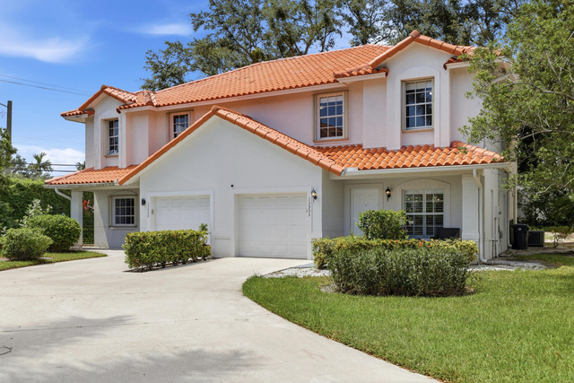 13533 Fountain View Boulevard - Photo 1
