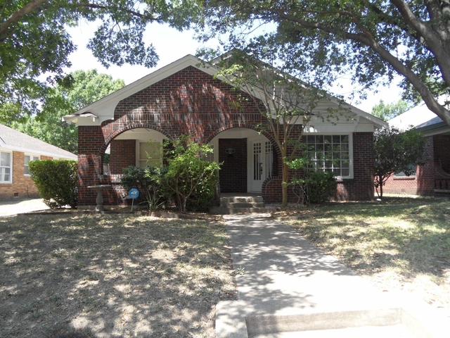1523 Hollywood Avenue - Photo 1