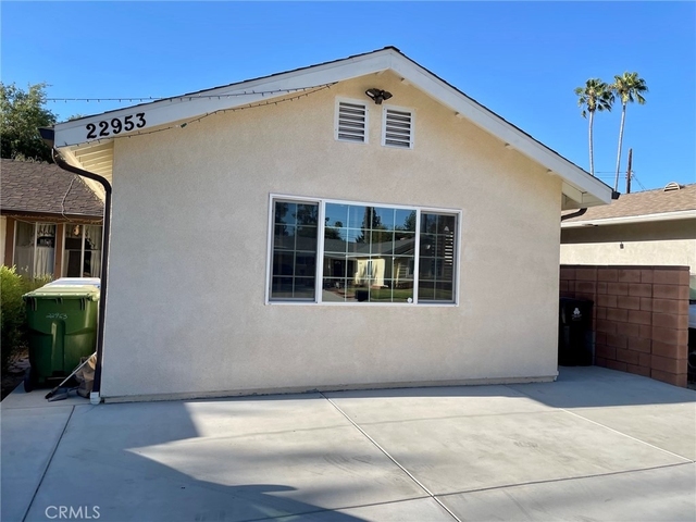22953 Blythe Street N - Photo 1