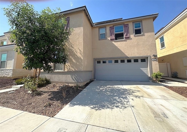 1014 W Buttercup - Photo 1