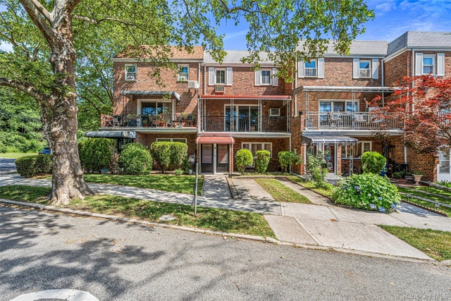 175-03 Peck Avenue - Photo 1