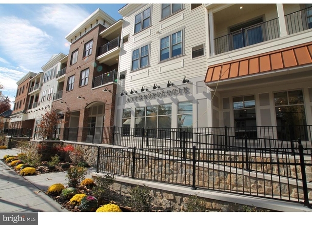 200 N Sycamore Street - Photo 1