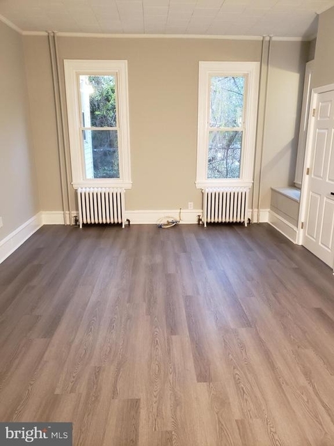 253 E Broadway - Photo 1