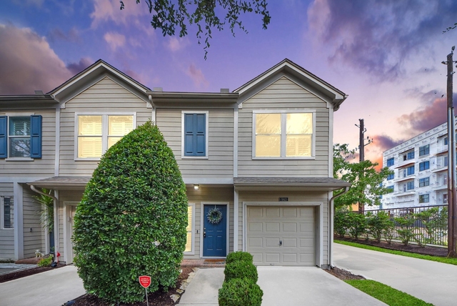 943 W Heights Hollow Lane - Photo 1