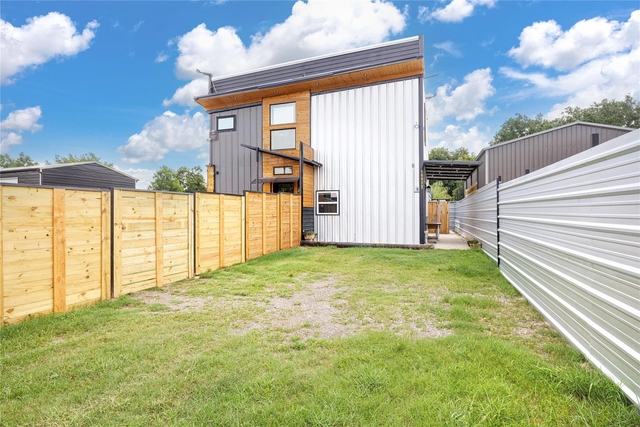 10930 Exeter Street - Photo 1