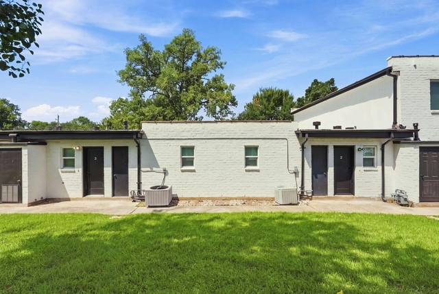 1919 20th Street - Photo 1