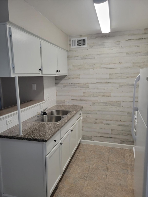 2922 Randolph Road - Photo 1