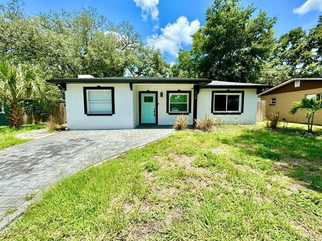 1918 E Shadowlawn Avenue - Photo 1