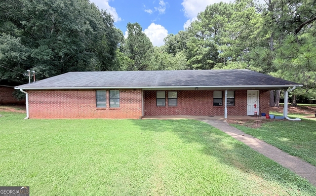 212 E Paces Drive - Photo 1