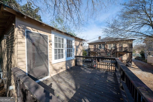 716 Lakeview Avenue Ne - Photo 1