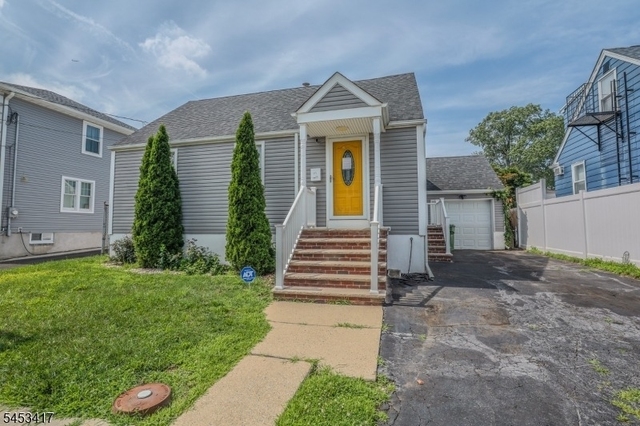 211 Bradford Ave - Photo 1