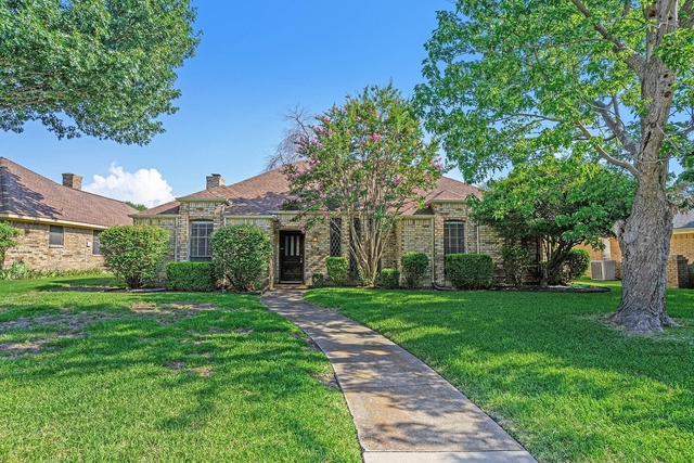 802 Pebblebrook Drive - Photo 1